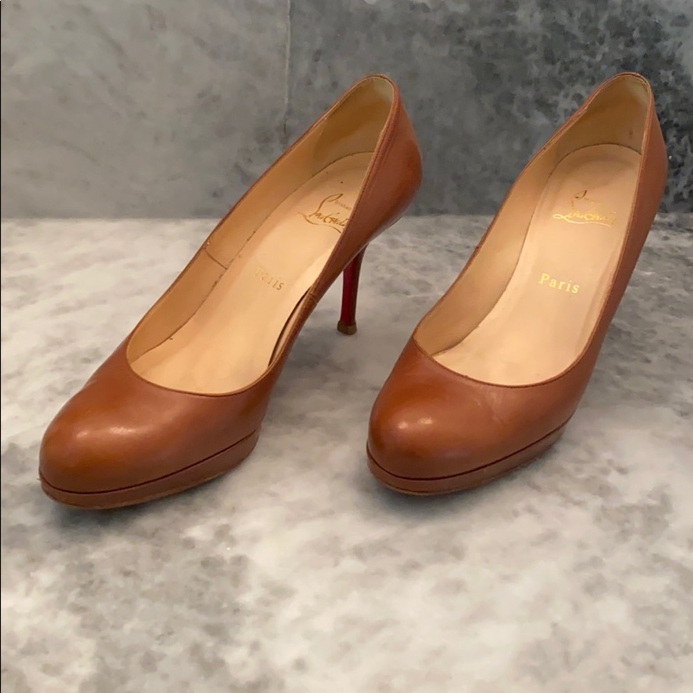 Authentic Christian Louboutin simple pump
